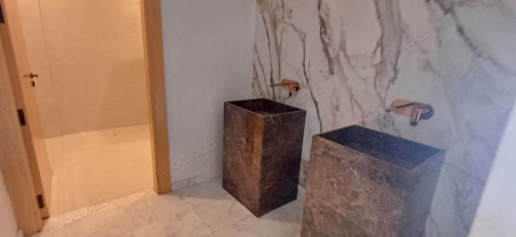 Villa sontuosa in affitto vuota sulla strada di Casa