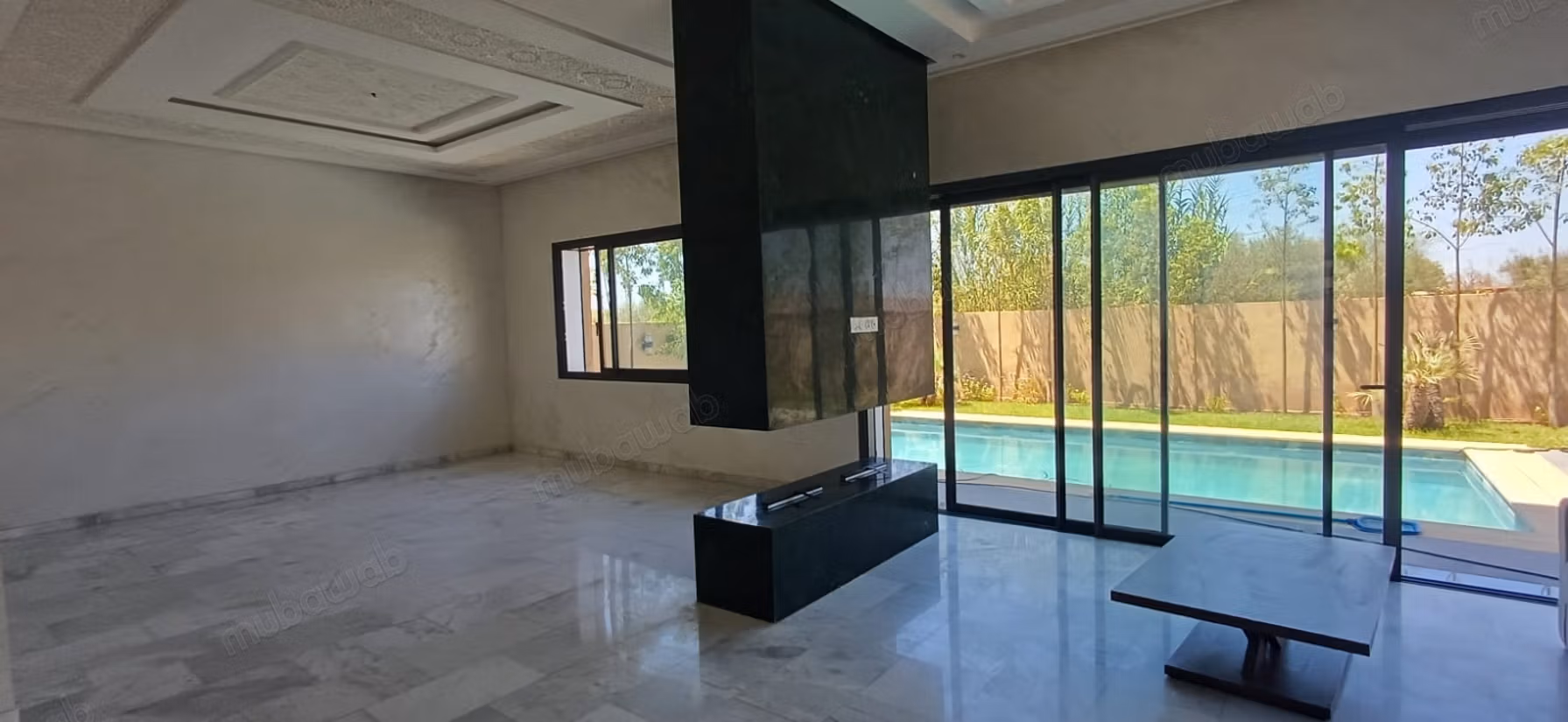 Villa sontuosa in affitto vuota sulla strada di Casa