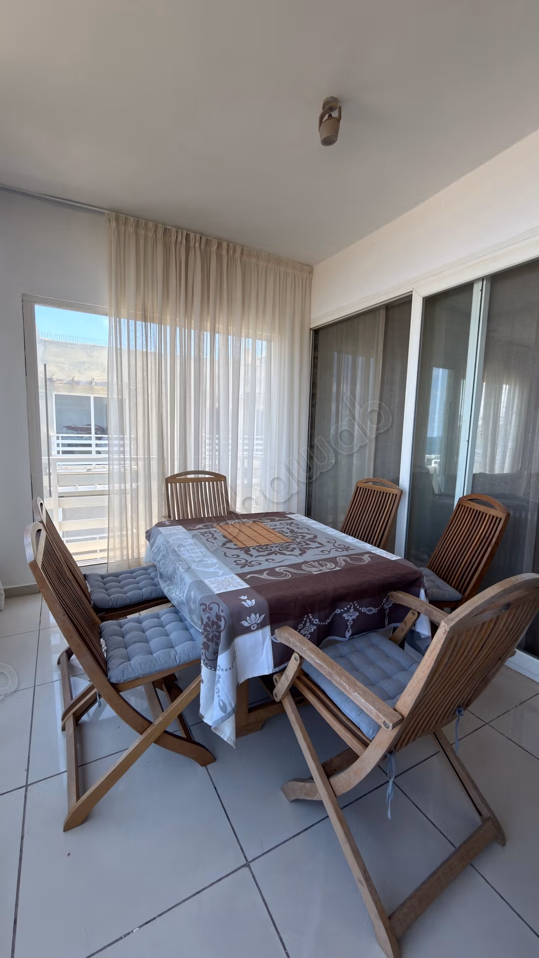 Appartement en location à Dar Bouazza. 2 belles chambres. Meublé