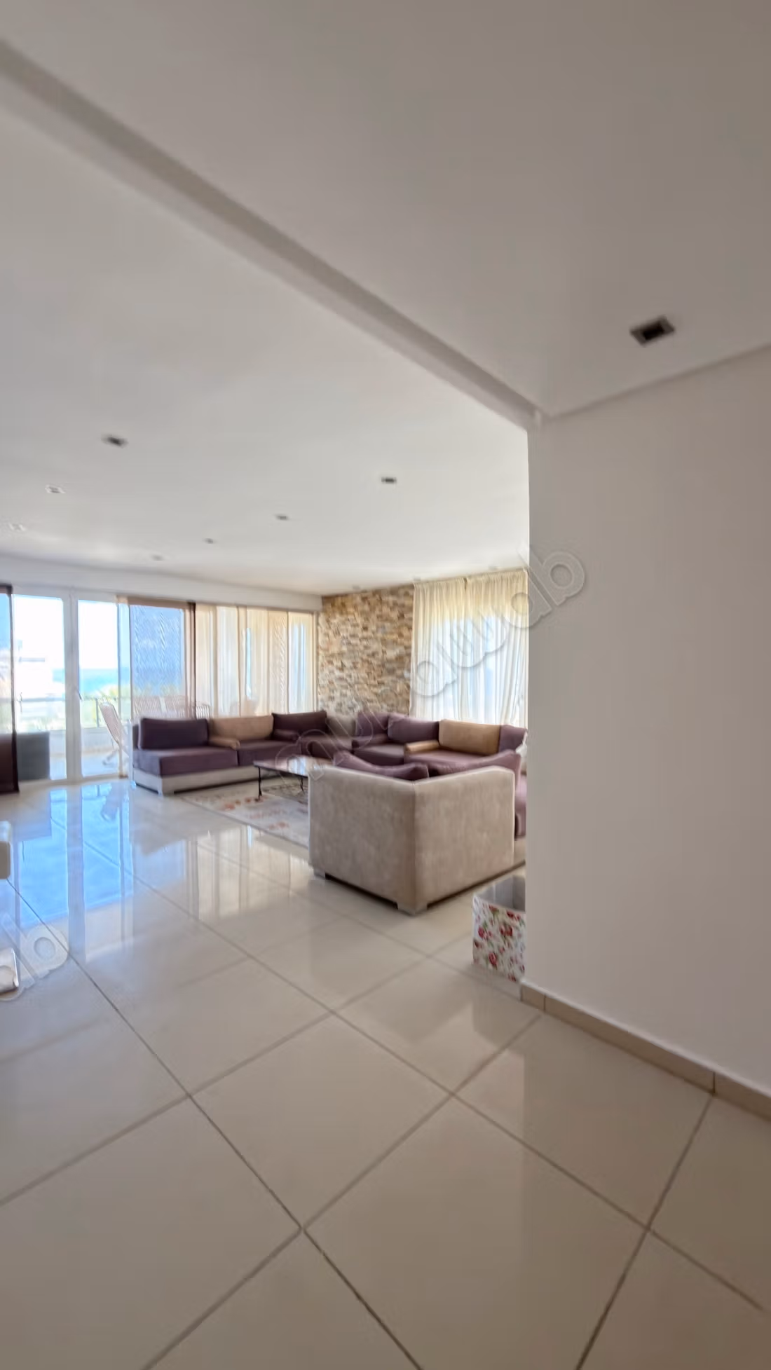 Appartement en location à Dar Bouazza. 2 belles chambres. Meublé