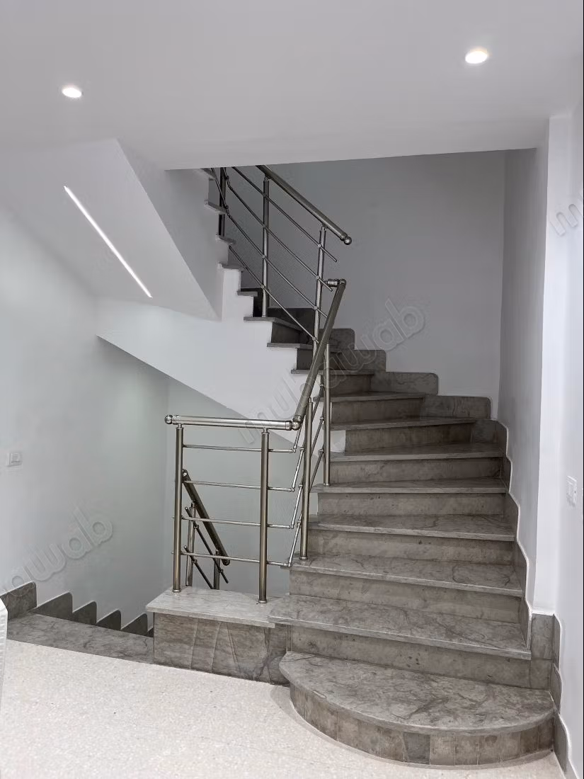 Una casa arredata S3 con una grande terrazza