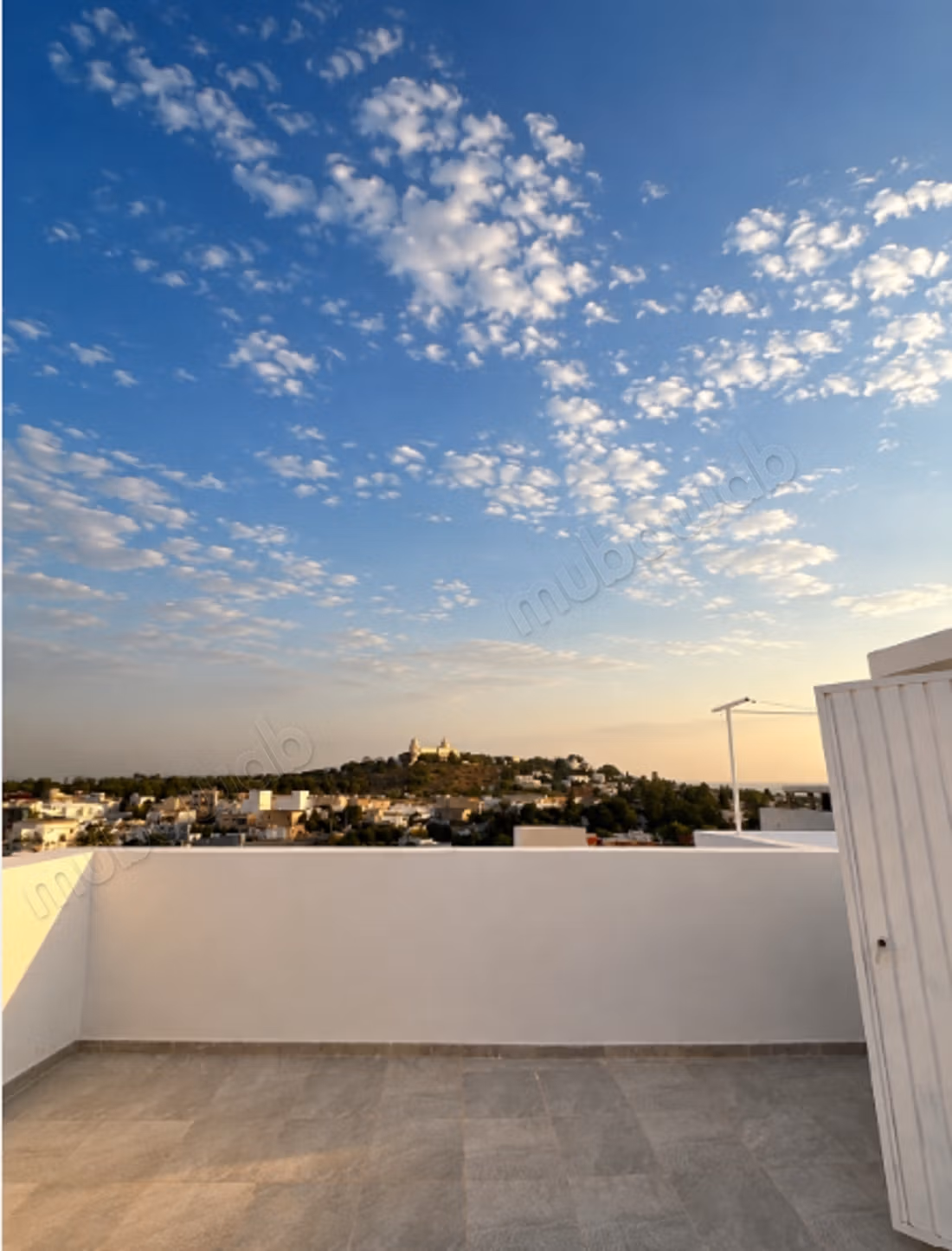 Una casa arredata S3 con una grande terrazza