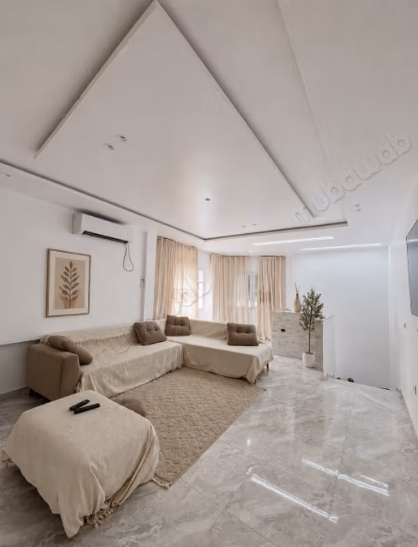 Una casa arredata S3 con una grande terrazza