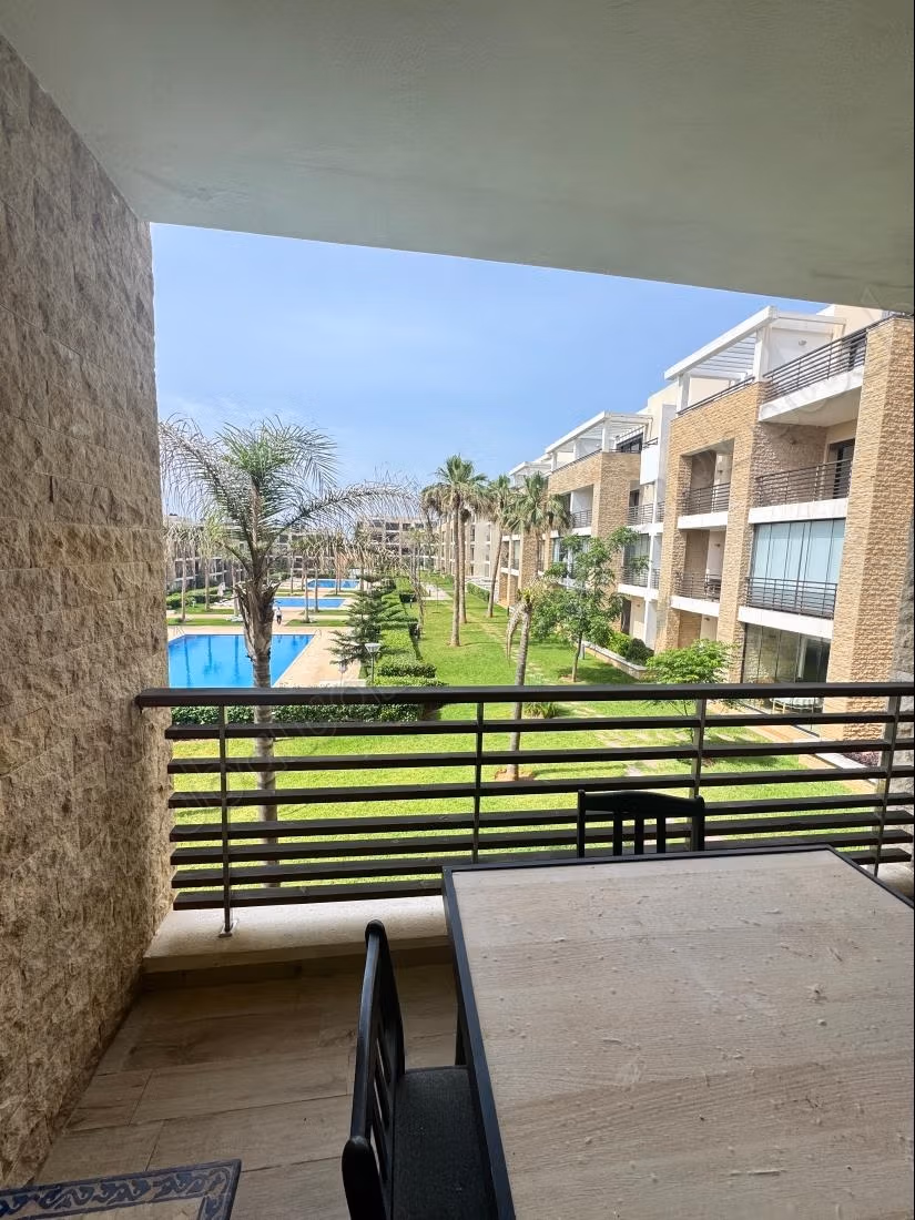 Apartamento de alta calidad en la playa de las naciones. 2 habitaciones agradables. Con ascensor y espacio verde