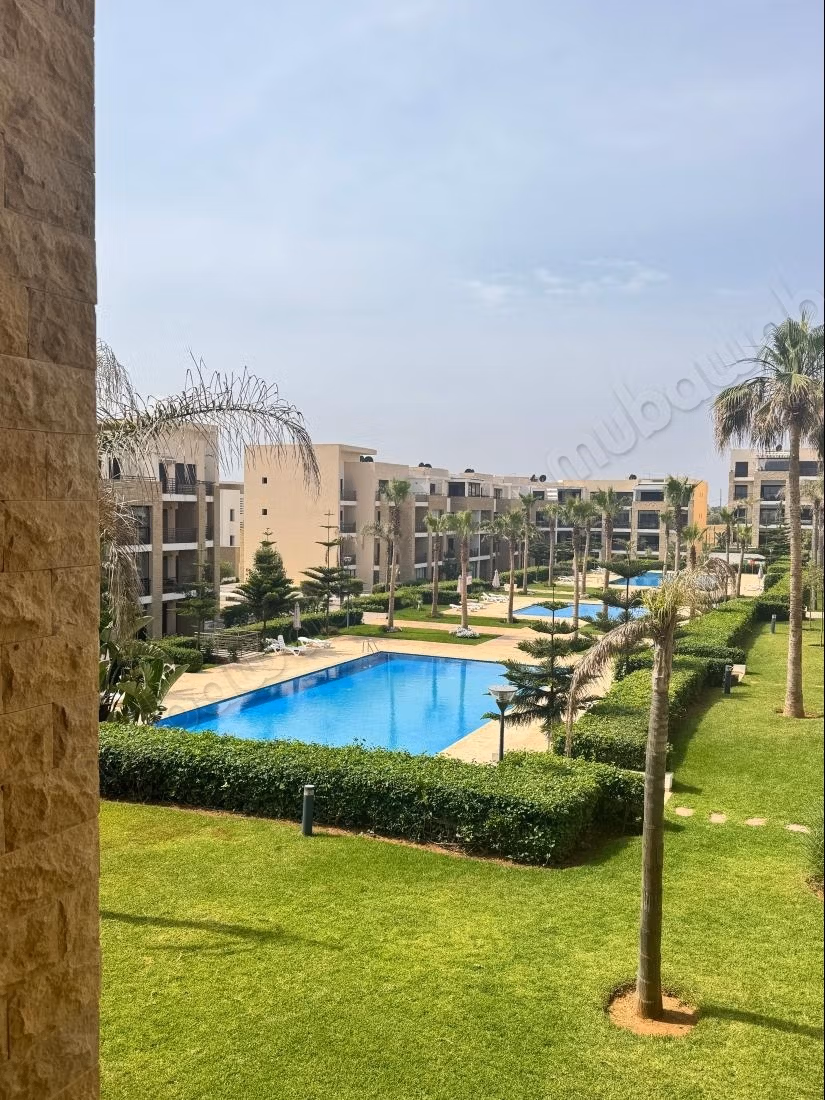 Apartamento de alta calidad en la playa de las naciones. 2 habitaciones agradables. Con ascensor y espacio verde