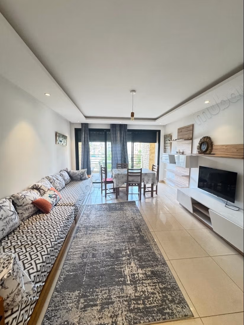 Apartamento de alta calidad en la playa de las naciones. 2 habitaciones agradables. Con ascensor y espacio verde