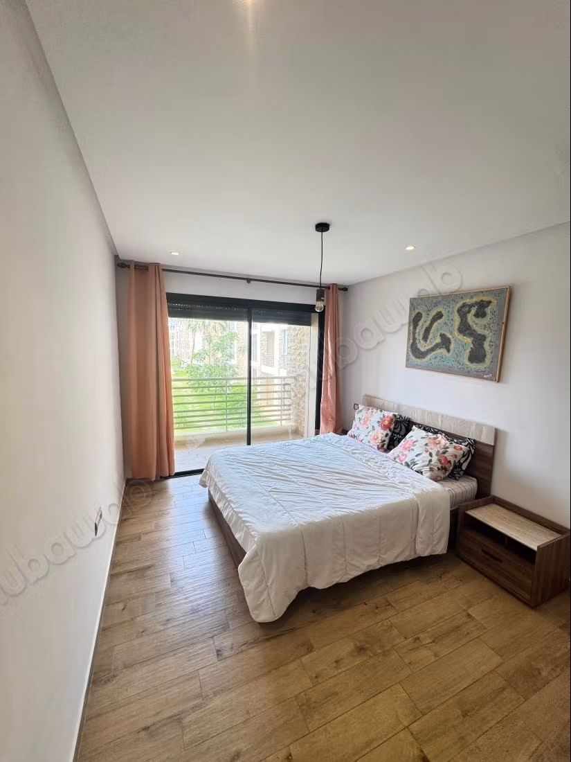 Apartamento de alta calidad en la playa de las naciones. 2 habitaciones agradables. Con ascensor y espacio verde