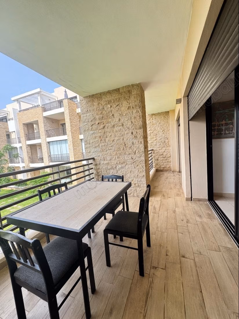 Apartamento de alta calidad en la playa de las naciones. 2 habitaciones agradables. Con ascensor y espacio verde