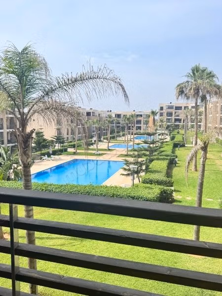 Apartamento de alta calidad en la playa de las naciones. 2 habitaciones agradables. Con ascensor y espacio verde