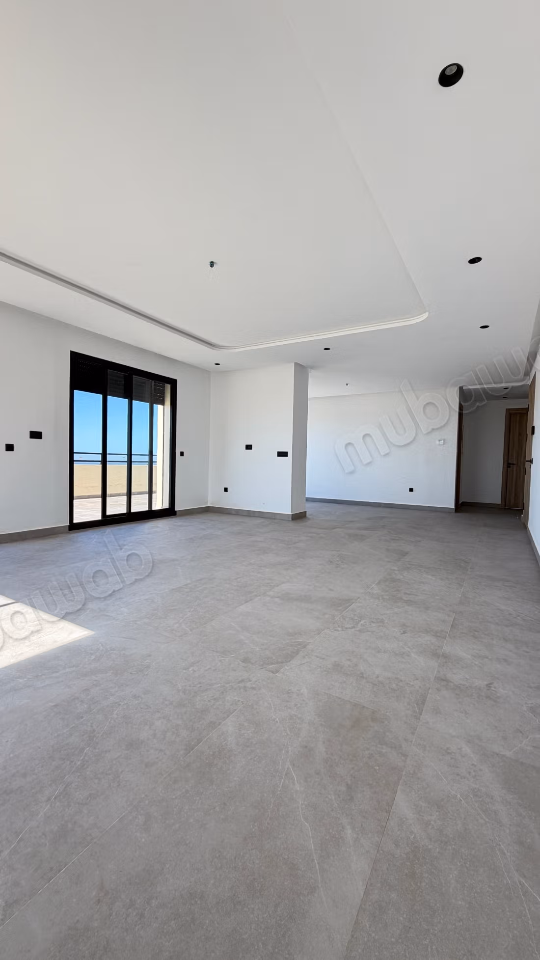 Appartamento molto bello in affitto ad Ain Diab Extension. 4 camere confortevoli. Servizio di portineria, bella piscina