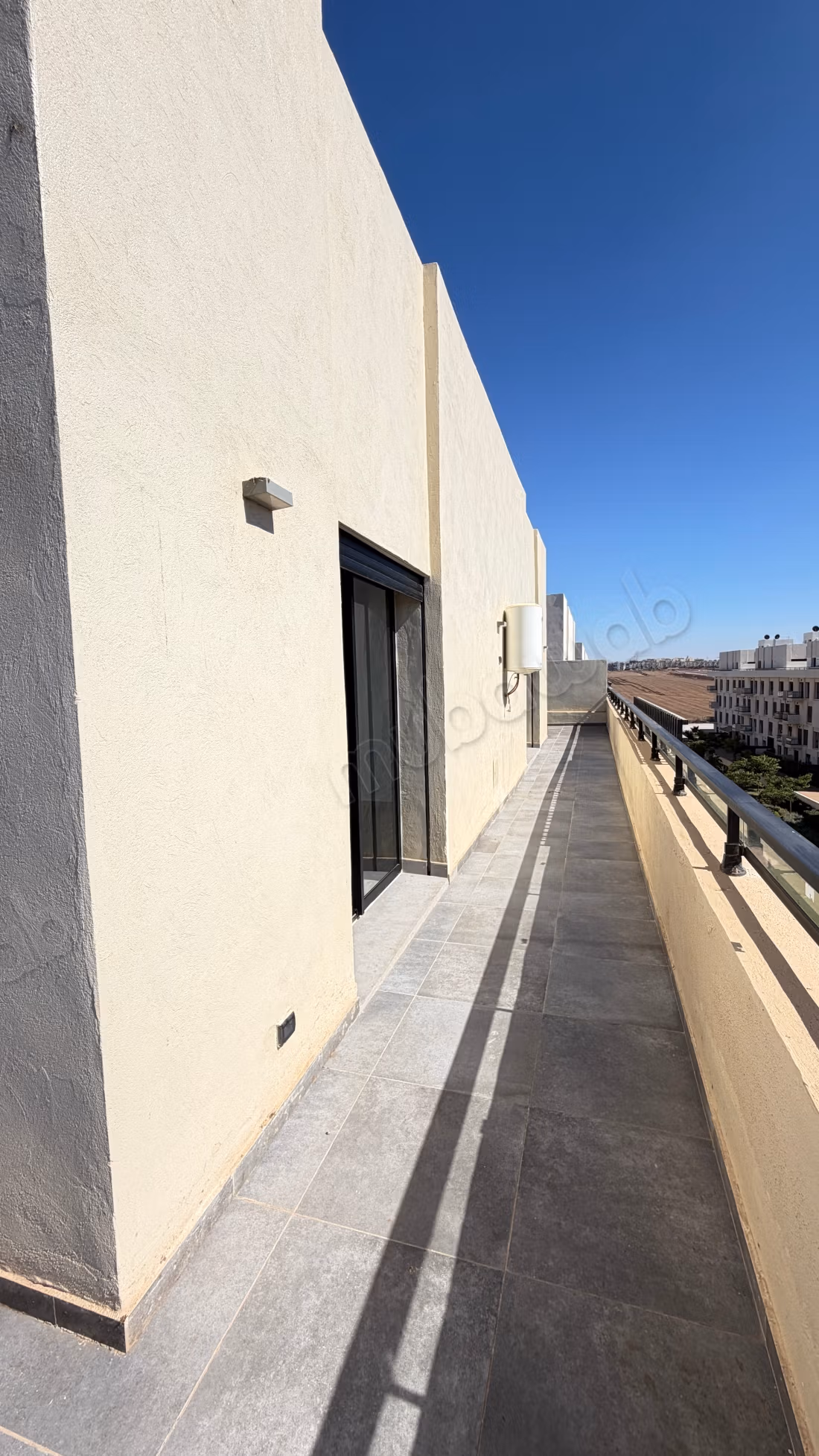 Appartamento molto bello in affitto ad Ain Diab Extension. 4 camere confortevoli. Servizio di portineria, bella piscina