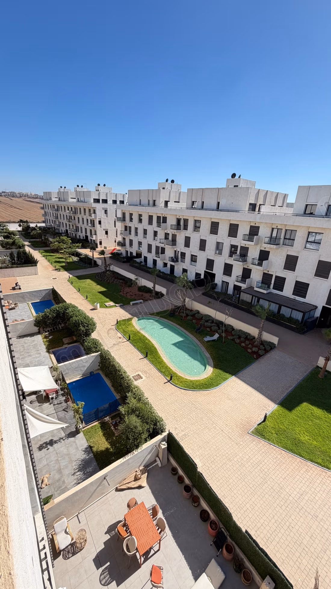 Appartamento molto bello in affitto ad Ain Diab Extension. 4 camere confortevoli. Servizio di portineria, bella piscina