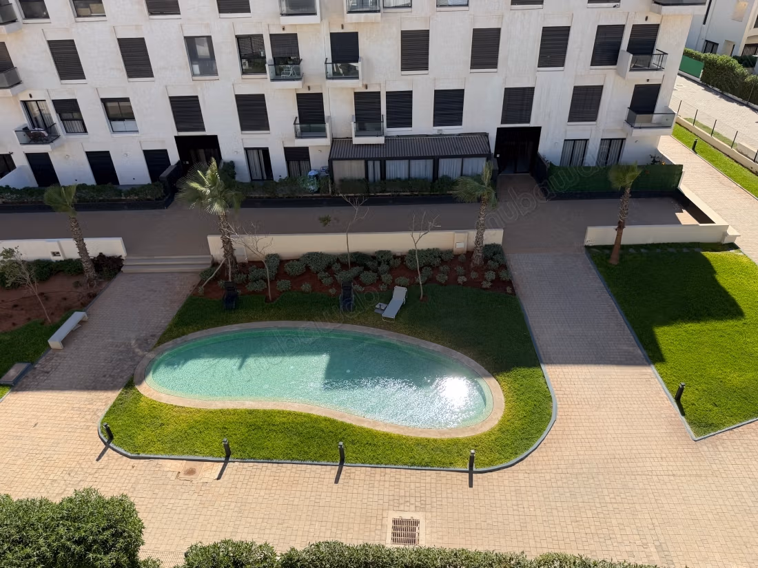 Appartamento molto bello in affitto ad Ain Diab Extension. 4 camere confortevoli. Servizio di portineria, bella piscina