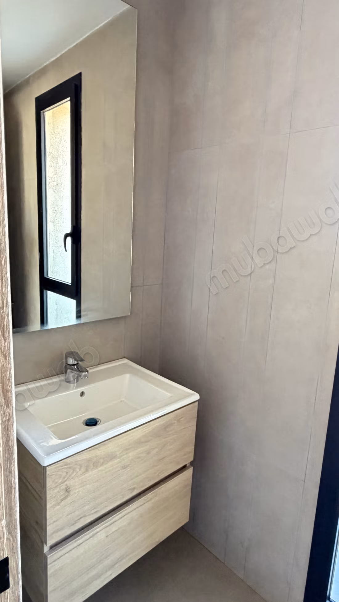 Appartamento molto bello in affitto ad Ain Diab Extension. 4 camere confortevoli. Servizio di portineria, bella piscina
