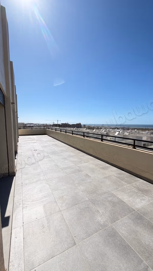 Muy bonito apartamento en alquiler en Ain Diab Extension. 4 habitaciones cómodas. Servicio de conserjería, hermosa piscina