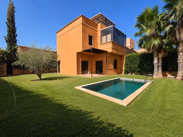 Luxueuze villa te huur aan de Route de Ouarzazate. 3 slaapkamers. Airconditioning en zwembad