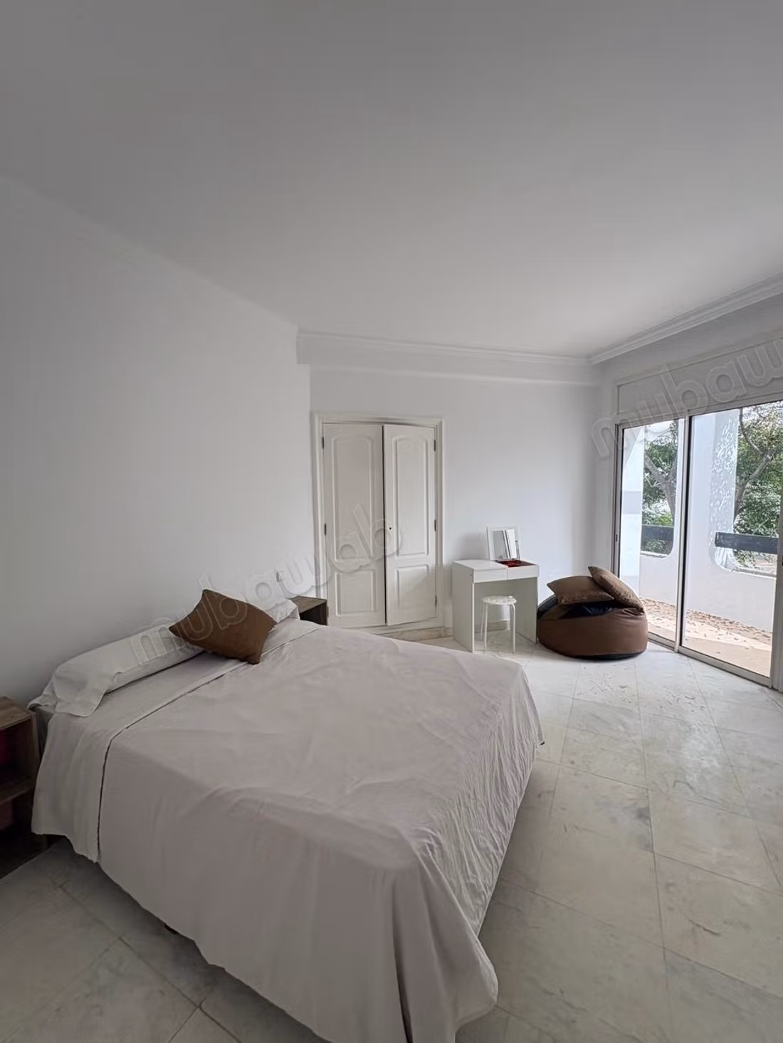 Casa lujosa en venta en Dar Bouazza. Superficie 245 m². Cocina completamente equipada
