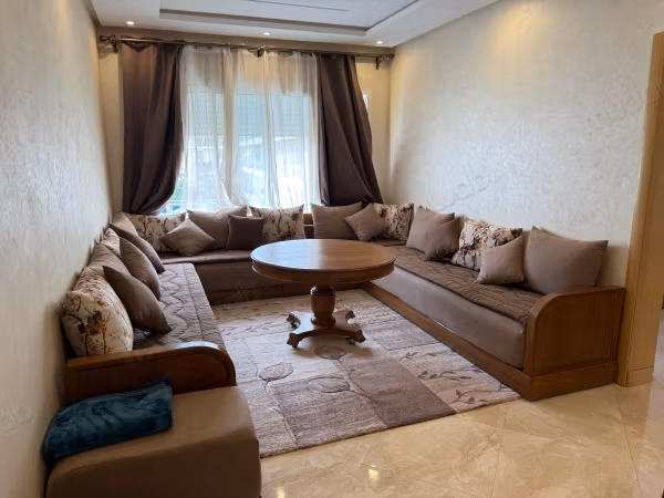 Louez cet appartement à Quartier Industriel. Surface totale 65 m². Bien meublé