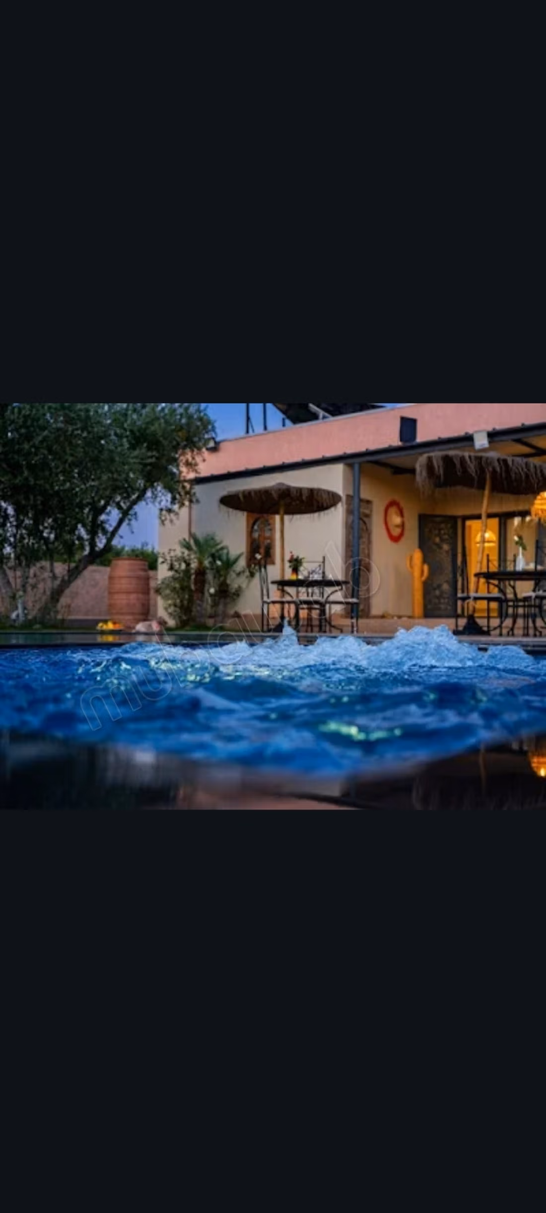 Villa moderne grande piscine chaufee jacuzzi