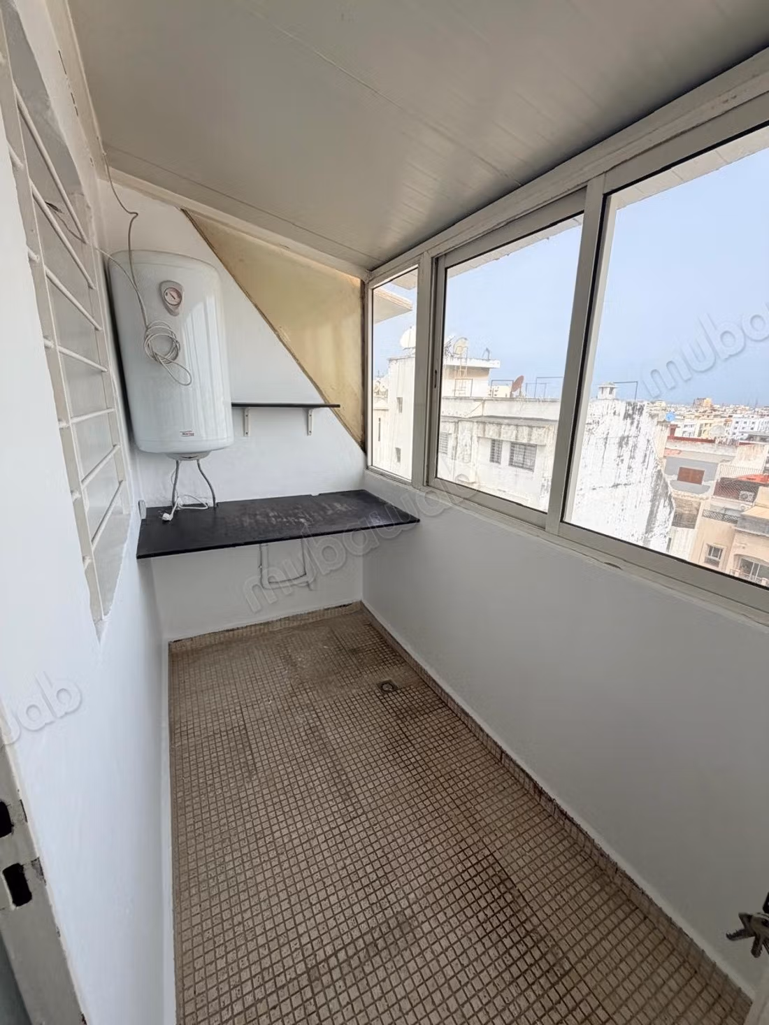 Superbe appartement à louer à Racine. 4 pièces. Cheminée et concierge
