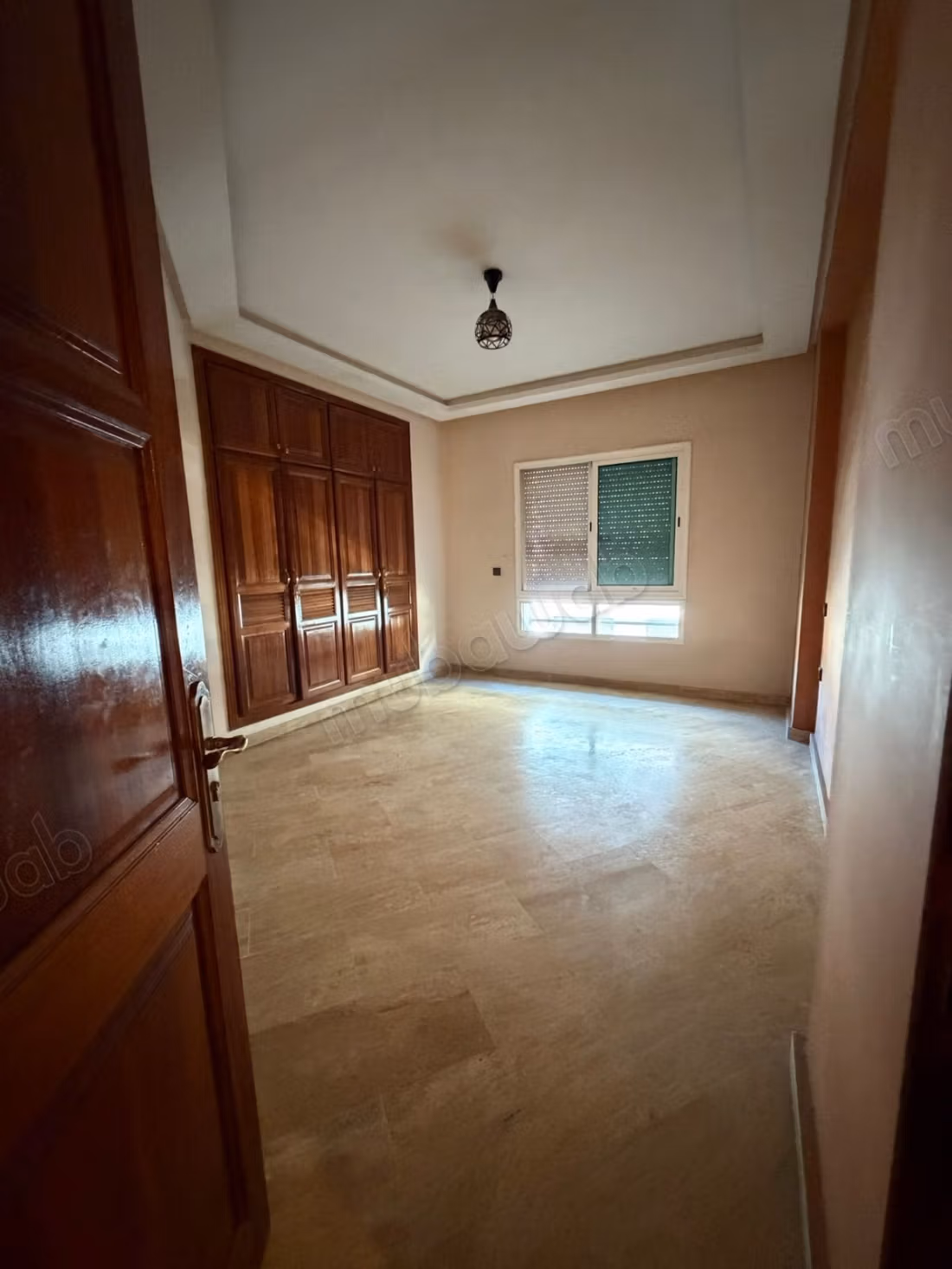 Louez cet appartement à Belvédère. 1 Pièce. Salon traditionnel