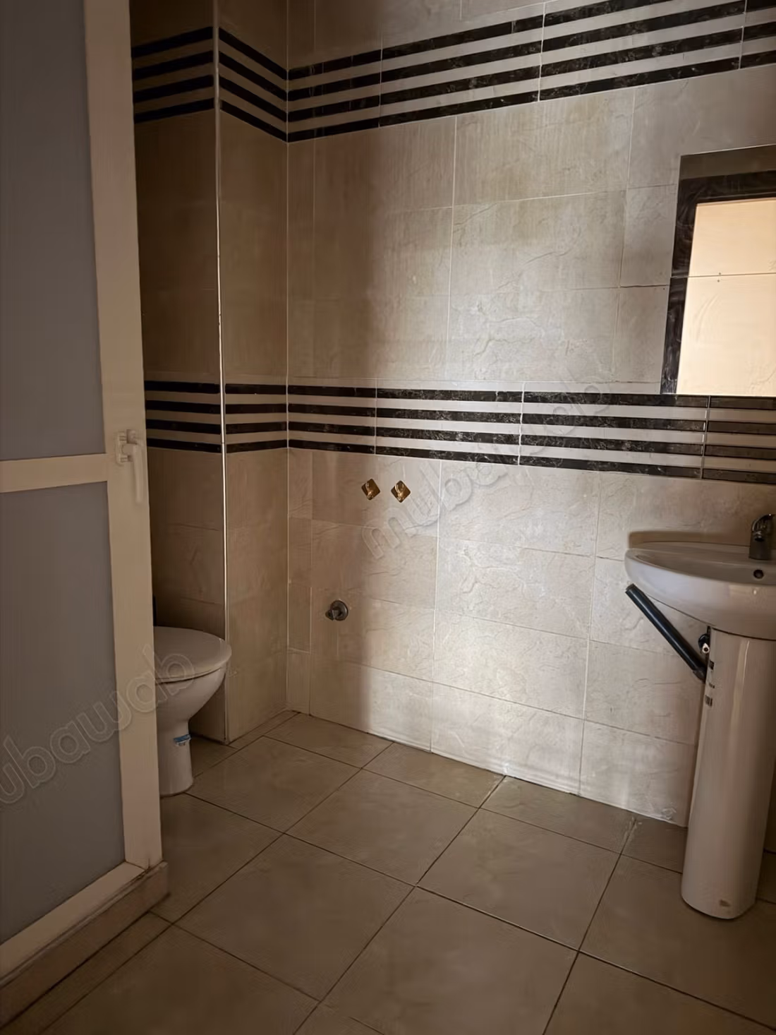 Louez cet appartement à Belvédère. 1 Pièce. Salon traditionnel