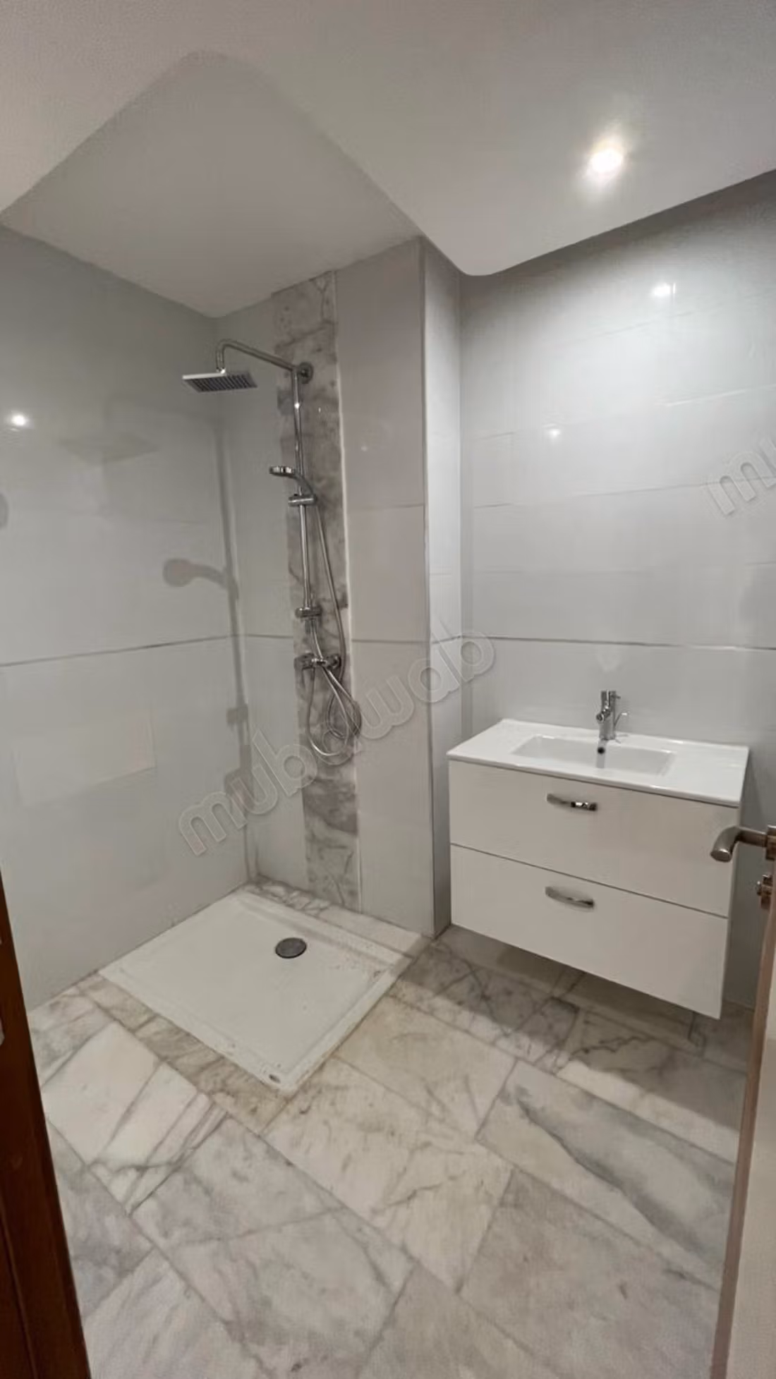 Affitto di un appartamento a Riad Al Atlas. 3 grandi stanze. Residenza con portineria, aria condizionata generale