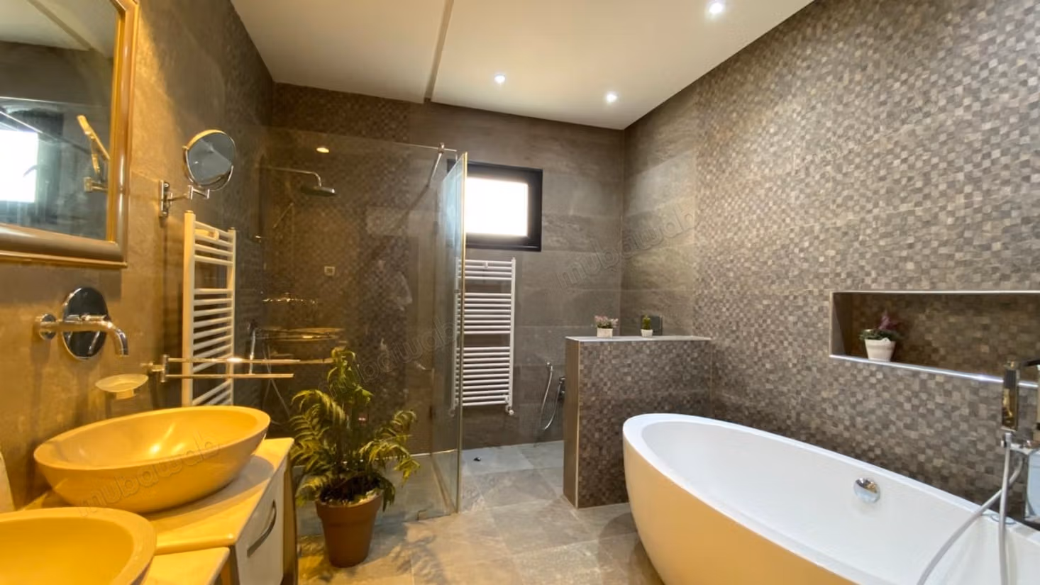 Villa de luxe à vendre à Cité Ghazela