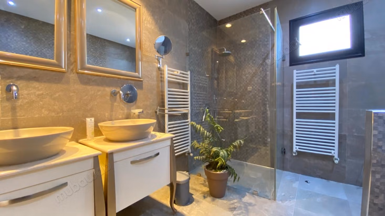 Villa de luxe à vendre à Cité Ghazela