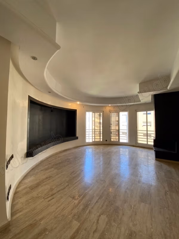 Superbe appartement à louer à Mimosas. 2 pièces confortables. Salon traditionnel marocain, résidence sécurisée