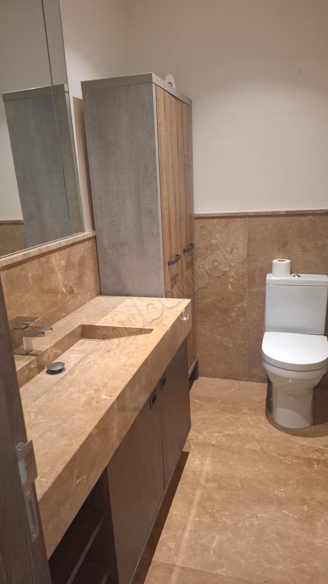 Bel appartement en location à Ville Verte.
Superficie 230 m².
Bien meublé