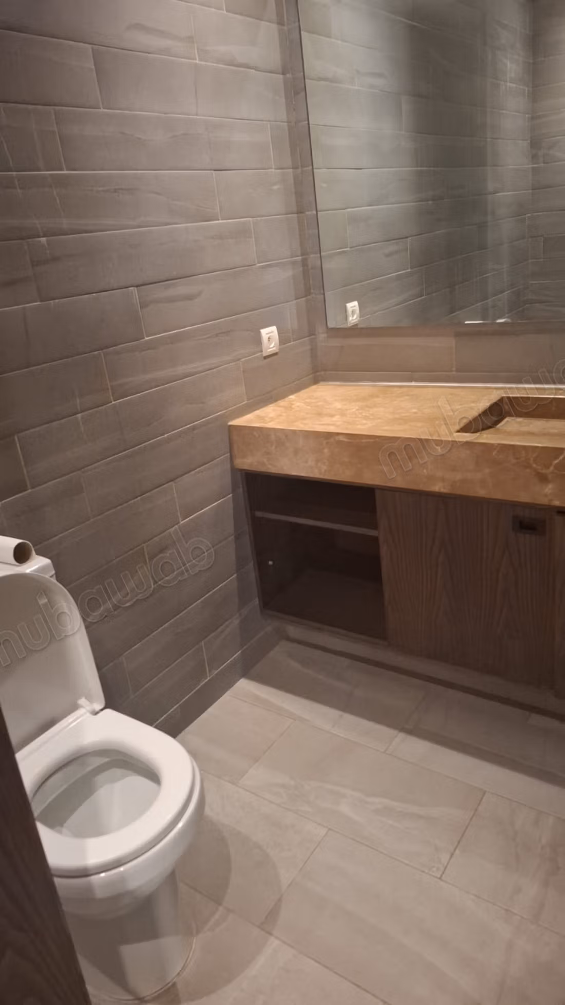 Bel appartement en location à Ville Verte.
Superficie 230 m².
Bien meublé