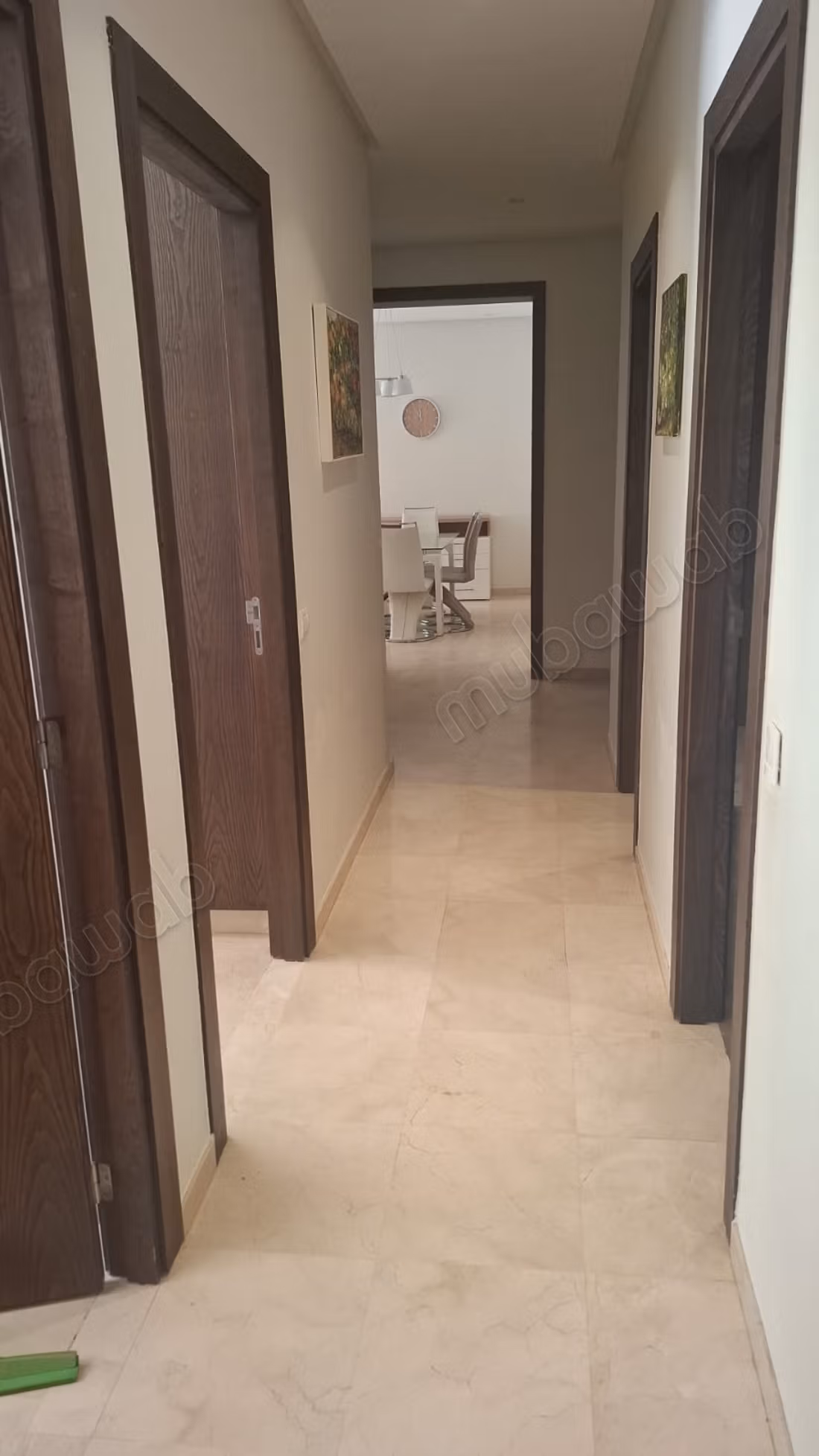 Bel appartement en location à Ville Verte.
Superficie 230 m².
Bien meublé