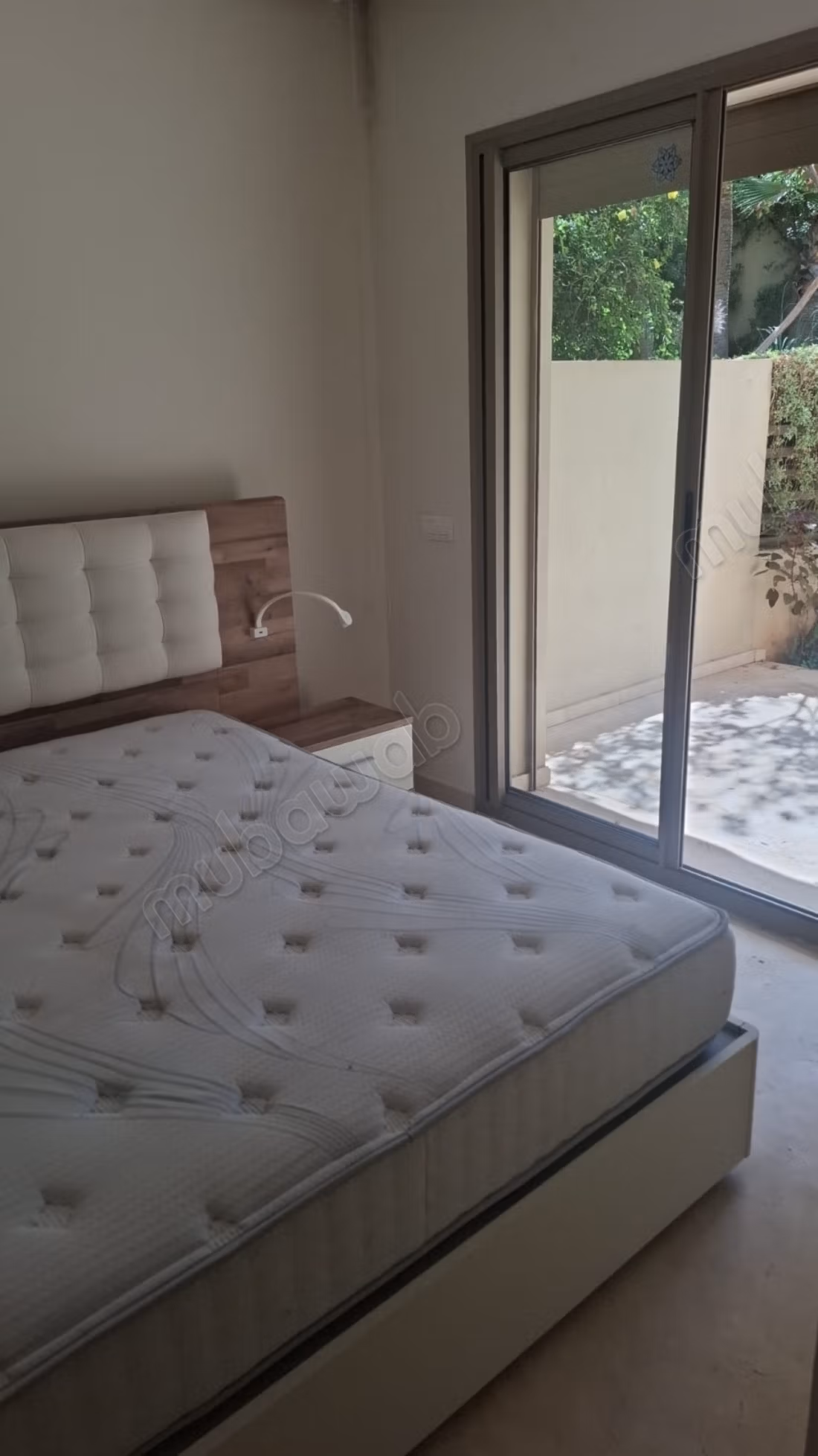 Bel appartement en location à Ville Verte.
Superficie 230 m².
Bien meublé
