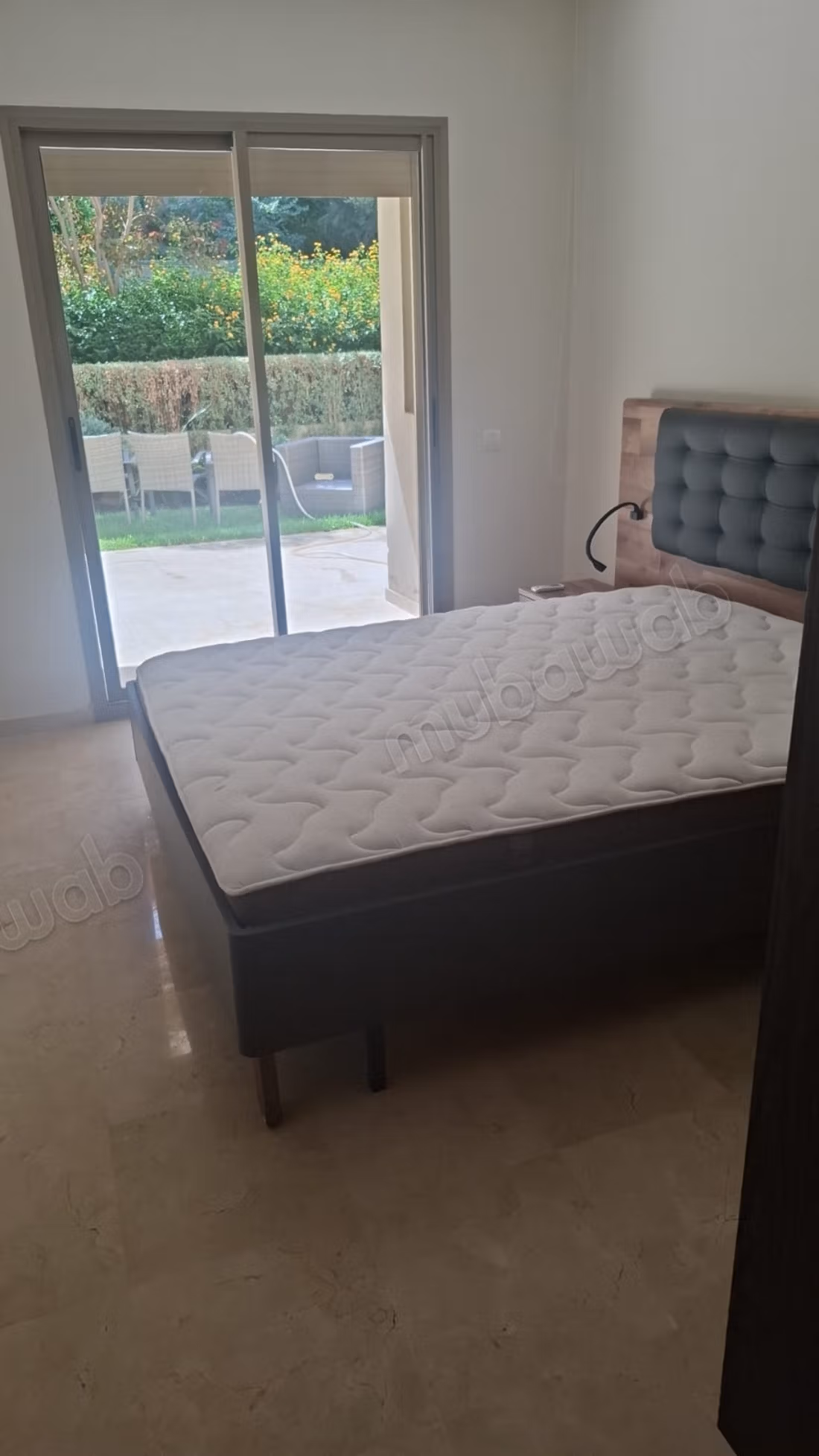 Bel appartement en location à Ville Verte.
Superficie 230 m².
Bien meublé