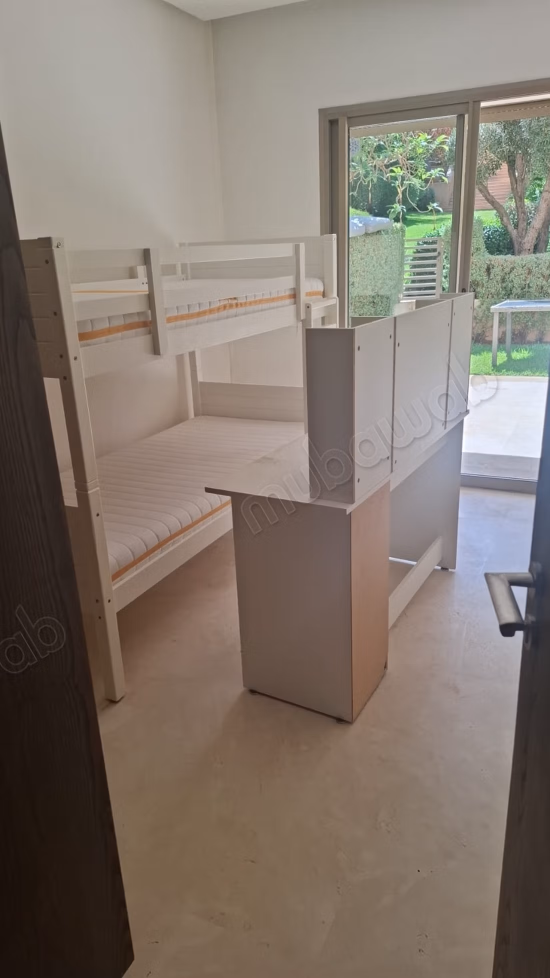 Bel appartement en location à Ville Verte.
Superficie 230 m².
Bien meublé
