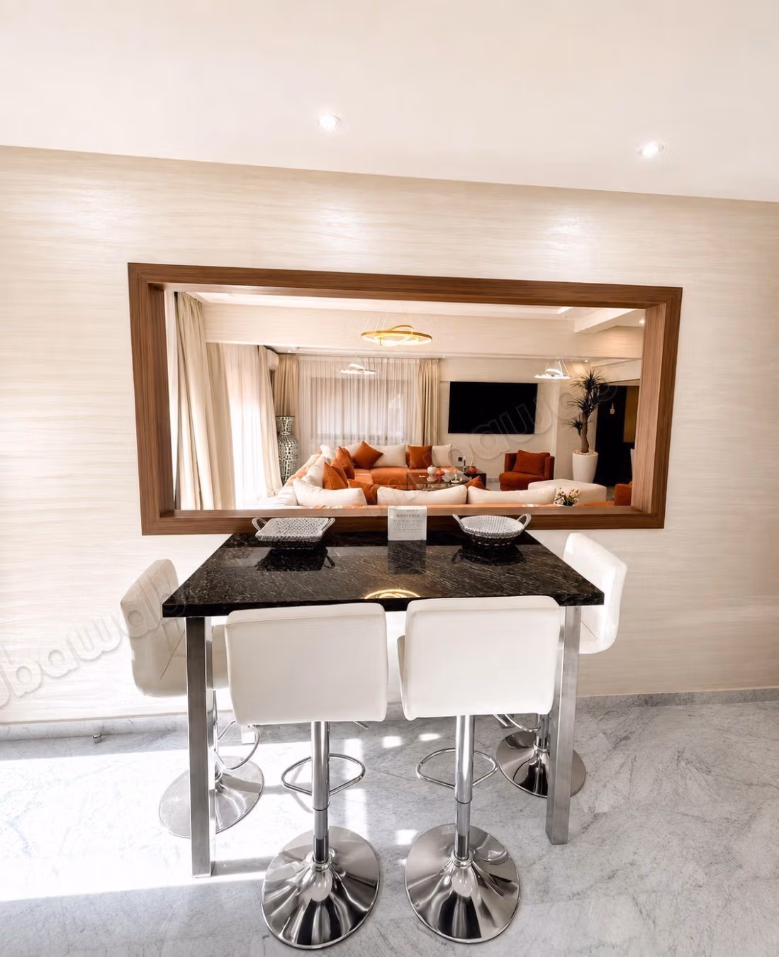 Appartement te huur aan de Casablancaweg. 3 mooie kamers. Gemeubileerd