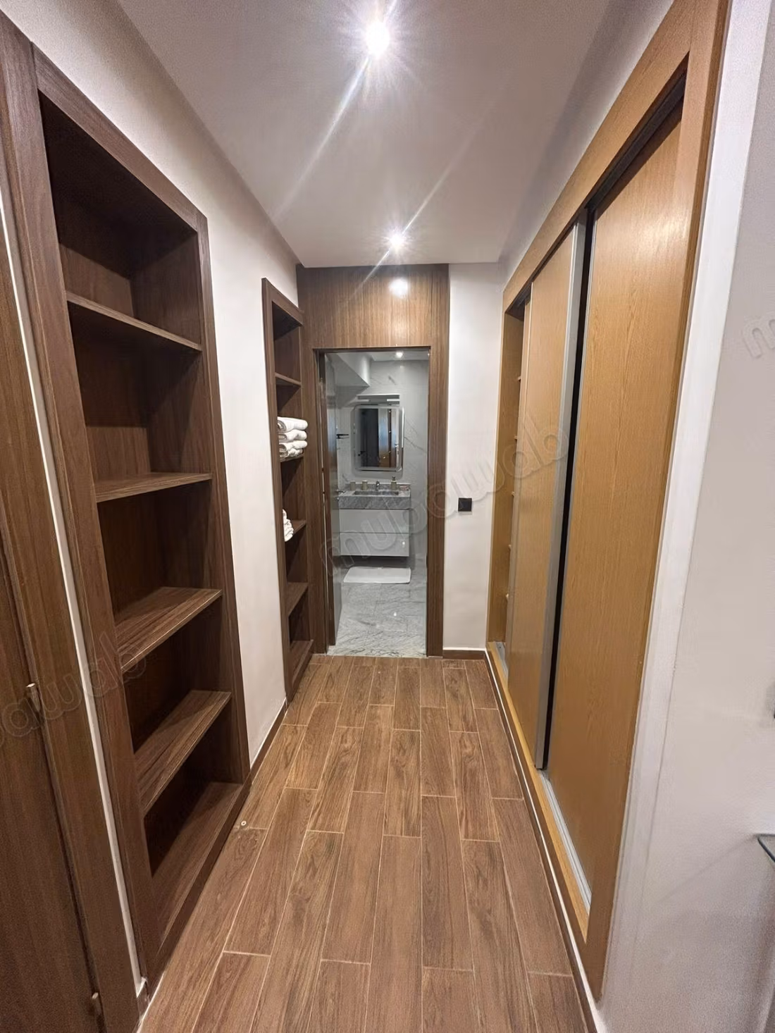 Appartement te huur aan de Casablancaweg. 3 mooie kamers. Gemeubileerd