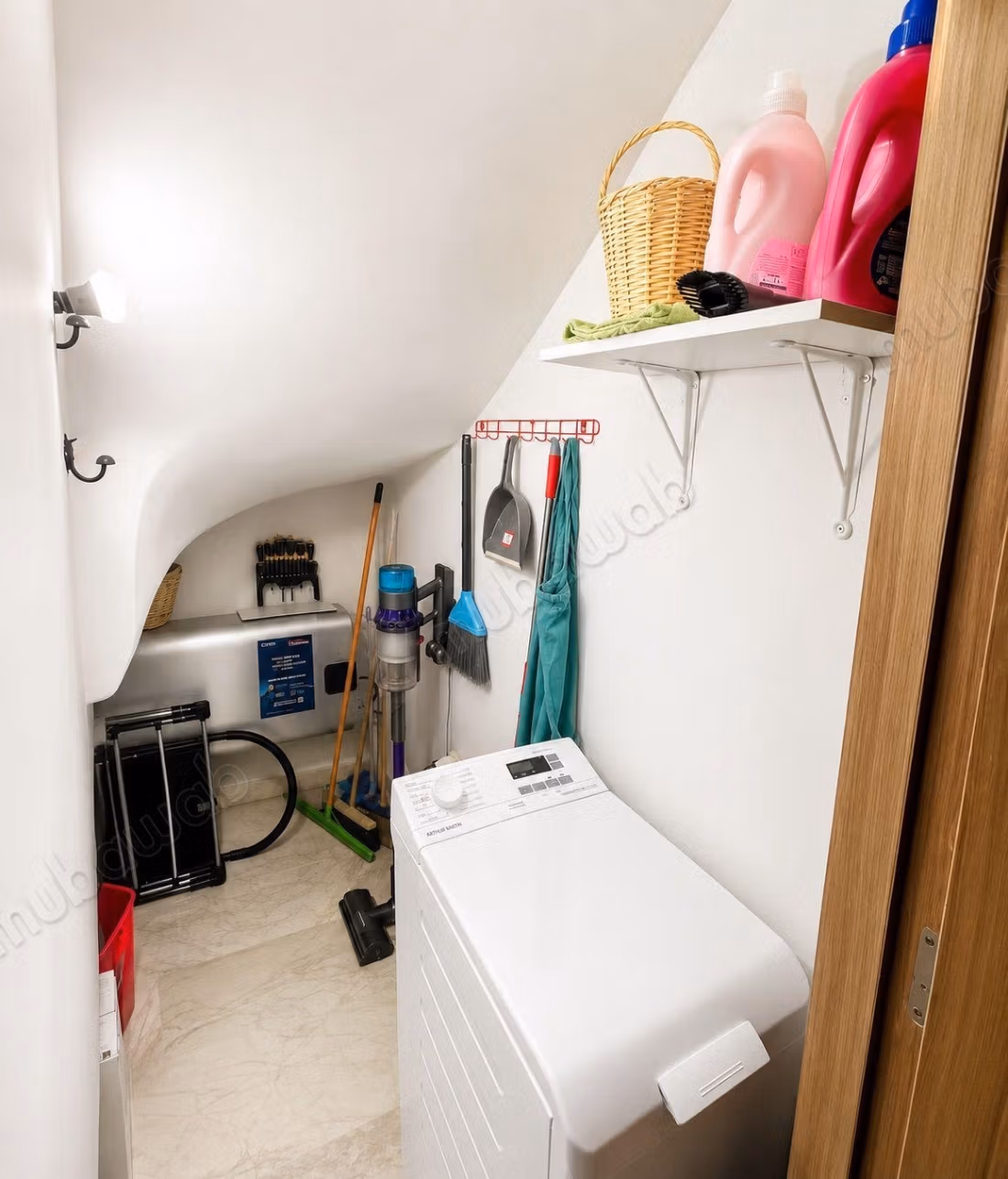 Appartement te huur aan de Casablancaweg. 3 mooie kamers. Gemeubileerd