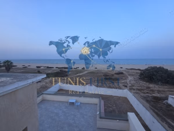 À Vendre Villa pied dans l'eau à Raoued