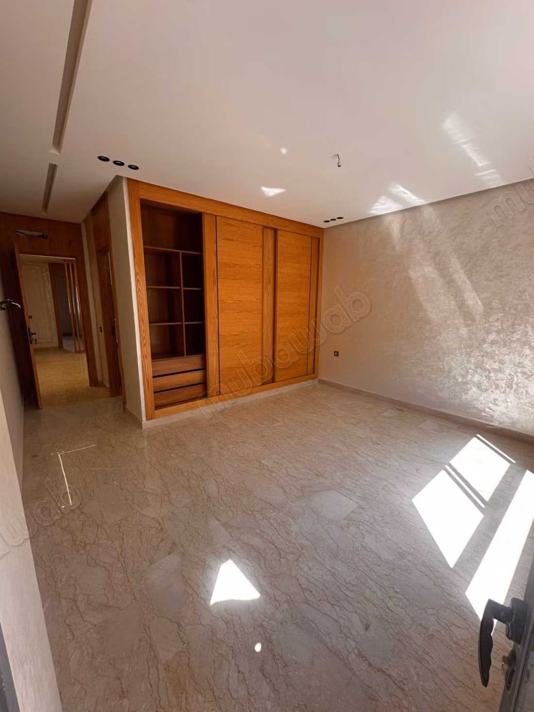 Très bel appartement en location à Californie. 
3 chambres