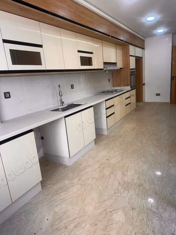 Très bel appartement en location à Californie. 
3 chambres