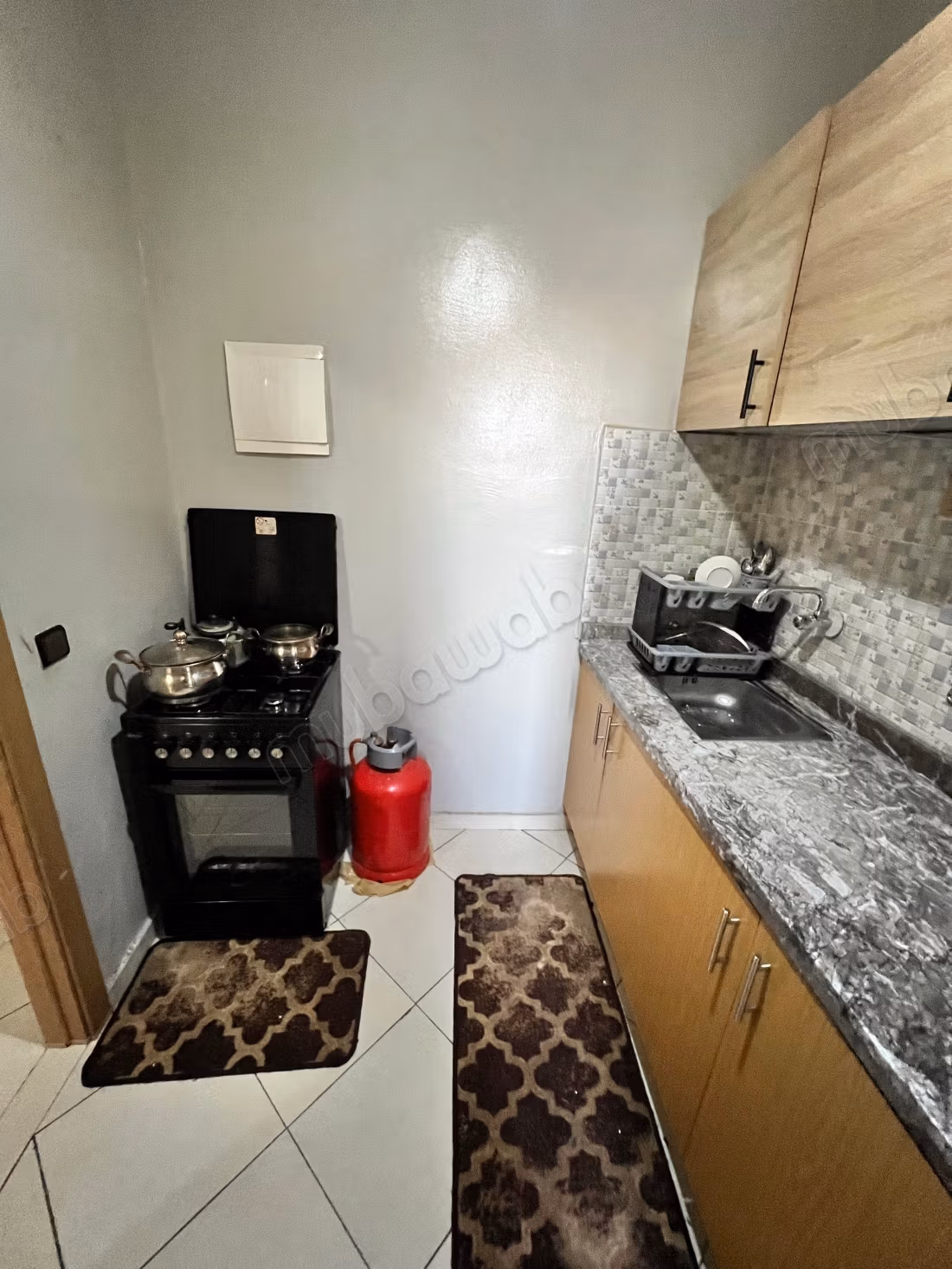 Bel appartement à louer dans le quartier Al Charaf, nouvelle zone du parc. Superficie de 65 m². Meublé