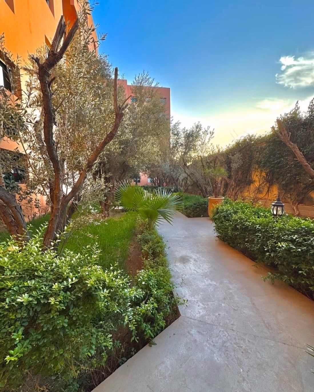 Location d'un appartement à Guéliz. 2 chambres agréables. Parking et jardin