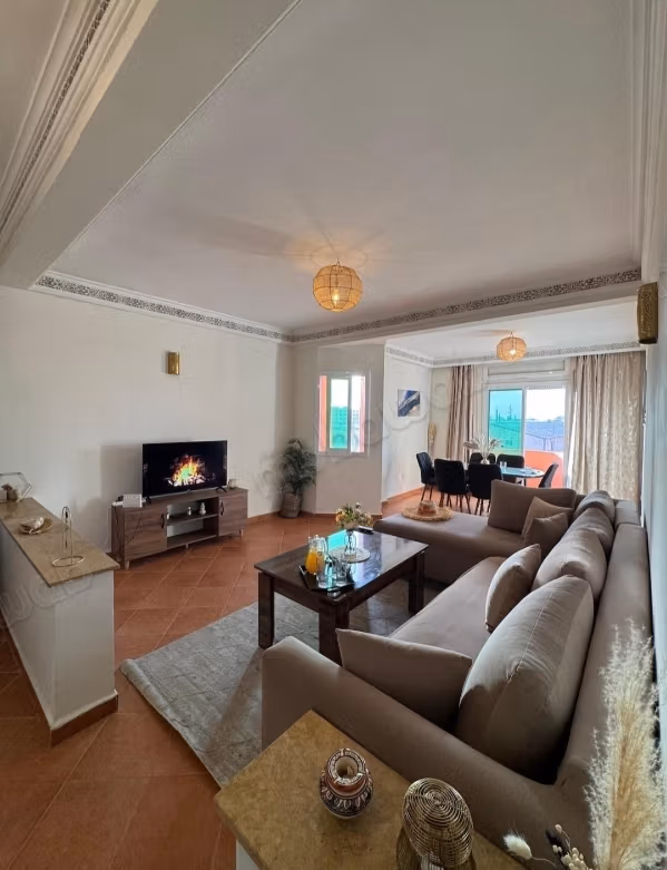 Location d'un appartement à Guéliz. 2 chambres agréables. Parking et jardin