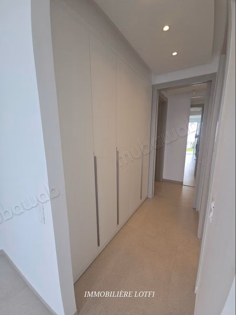Bel appartement en location à Gammarth Supérieur. 2 chambres. Environnement calme avec vue mer, chauffage central