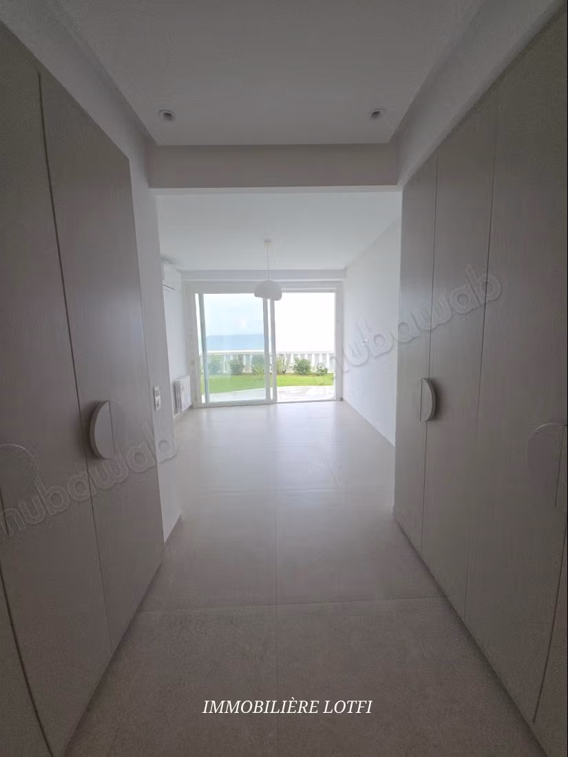 Bel appartement en location à Gammarth Supérieur. 2 chambres. Environnement calme avec vue mer, chauffage central