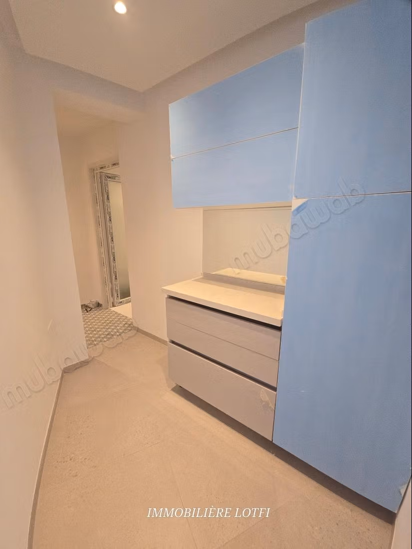 Bel appartement en location à Gammarth Supérieur. 2 chambres. Environnement calme avec vue mer, chauffage central