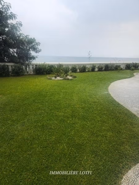 Bel appartamento in affitto a Gammarth Superiore. 2 camere. Ambiente tranquillo con vista mare, riscaldamento centralizzato