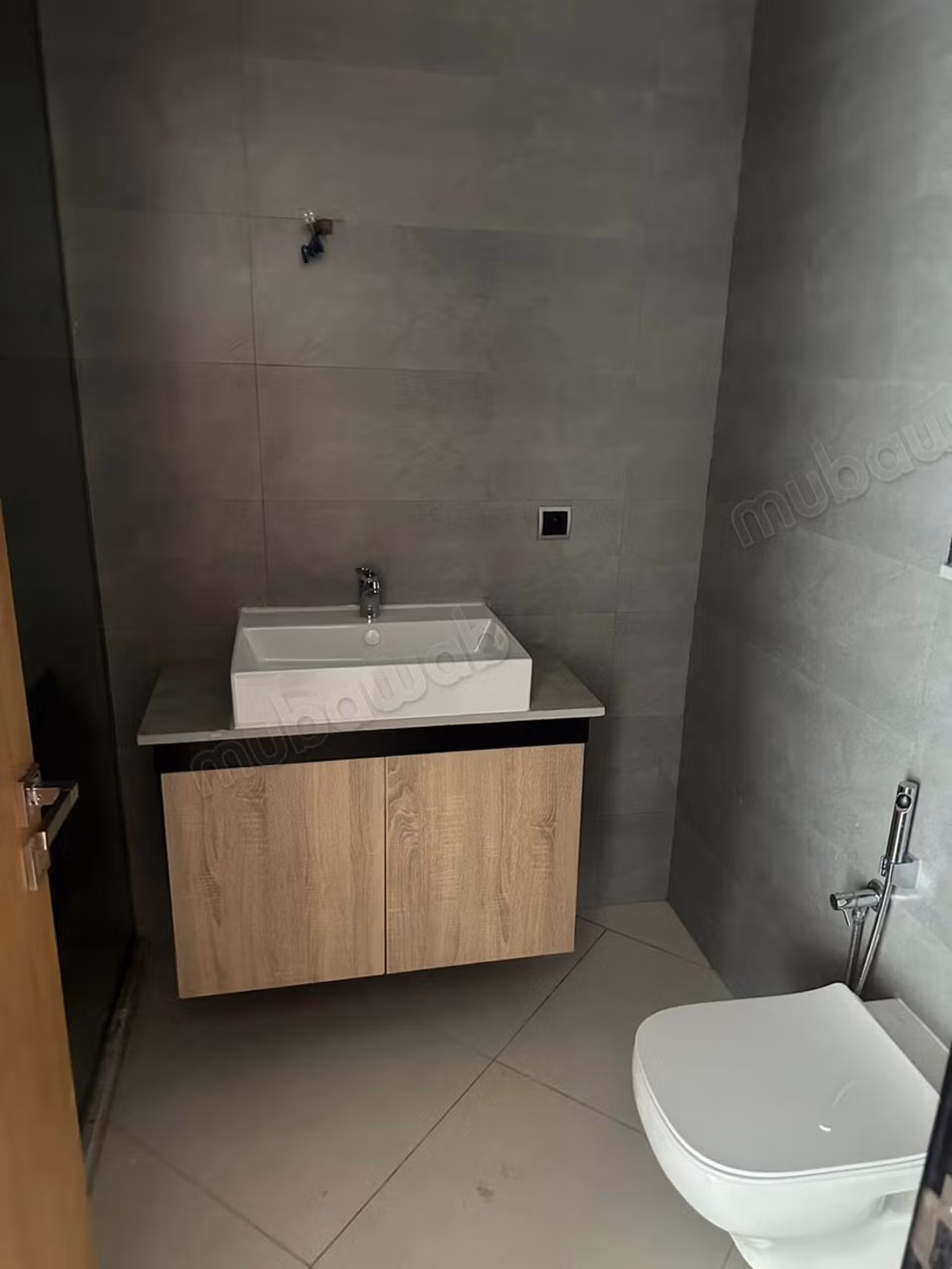 Empty apartment for rent Golf 91m²